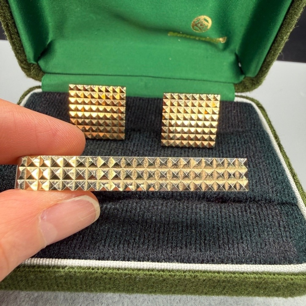 Vintage Cufflink Tie Bar Set Gold Tone Pyramid Stud Hobnail MCM Royal Windsor